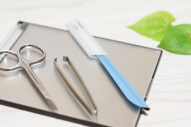 面長さんが眉毛をカットする手順【3STEP】
