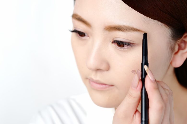 眉毛を抜きすぎたときの2つの対処法