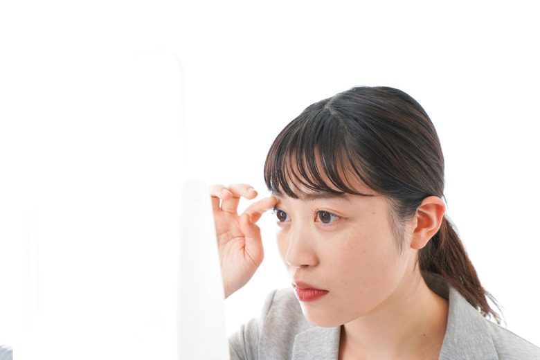 眉毛が変に見える6つの原因