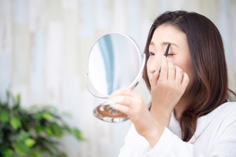 眉の太さや濃さのバランスが取れていない